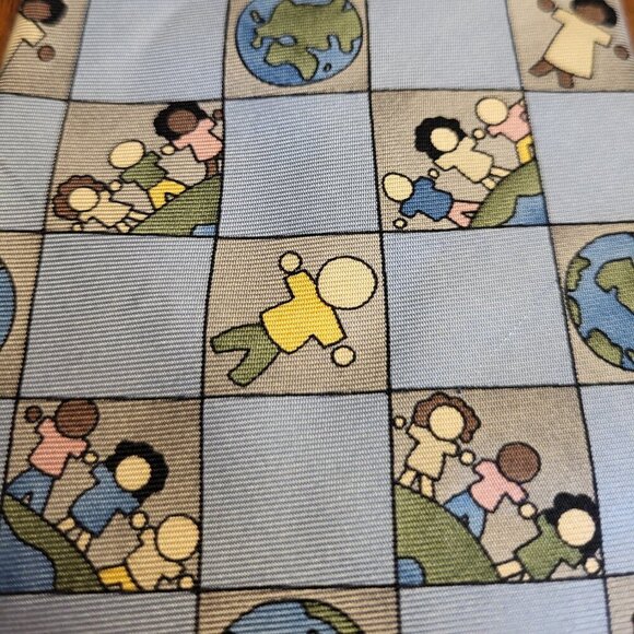 Save The Children ~ ” Hands Across the World” Necktie ~ Excellent Condition - Picture 4 of 7